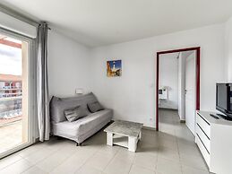 Chic Family Flat With Pool, Sauna