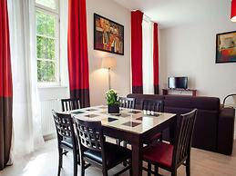 Brittany Flat With Outdoor Pool