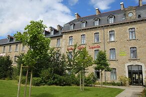 Brittany Flat With Outdoor Pool