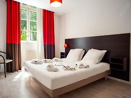 Brittany Flat With Outdoor Pool