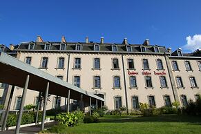 Brittany Flat With Outdoor Pool