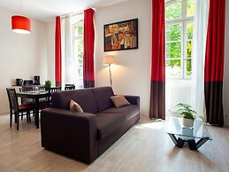 Brittany Flat With Outdoor Pool