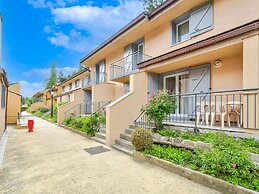 Spacious Alpine Triplex With Terrace