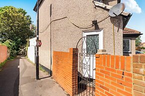 Near Airport - Pets - Parking - Wifi - Sleeps 2