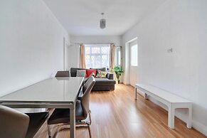 Near Airport - Pets - Parking - Wifi - Sleeps 2