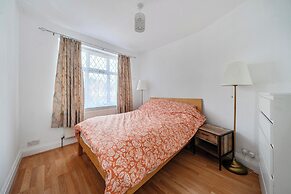 Near Airport - Pets - Parking - Wifi - Sleeps 2