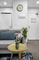 Elevated 1-bed Retreat Near Crown
