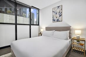 Elevated 1-bed Retreat Near Crown