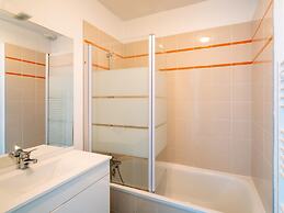 Spacious House for 6 in Parentis