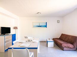 Spacious House for 6 in Parentis