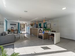 Chic Family Flat With Heated Pool