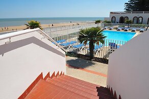 Beachside Apartment for Four