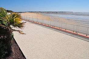 Beachside Apartment for Four