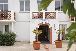 Seafront Studio Stay in Loire