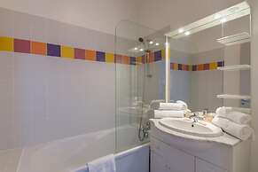Seafront Studio Stay in Loire