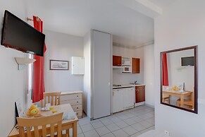Seafront Studio Stay in Loire