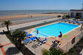 Seafront Studio Stay in Loire