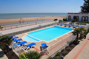 Seafront Studio Stay in Loire