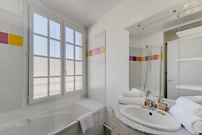 Seafront Studio Stay in Loire