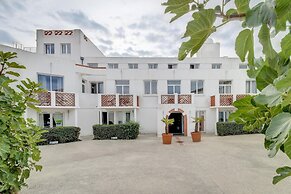 Seafront Studio Stay in Loire