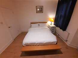 Apartment Sleeps 4 With Garden