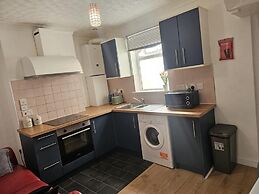 Apartment Sleeps 4 With Garden