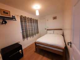 Apartment Sleeps 4 With Garden