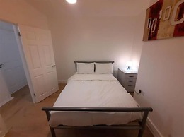 Apartment Sleeps 4 With Garden