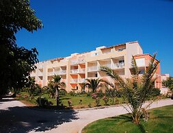 Golfside Coastal Apartment With Terrace