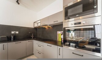 Luxury Penthouse Jacuzzi BBQ Terrace Pool Table