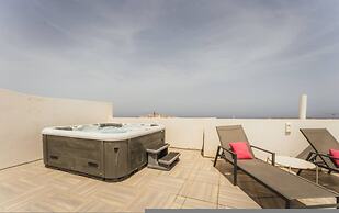 Luxury Penthouse Jacuzzi BBQ Terrace Pool Table