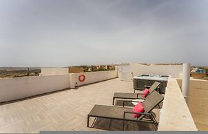 Luxury Penthouse Jacuzzi BBQ Terrace Pool Table