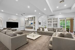 Spacious 7-bed Family Home in Chapel Hill