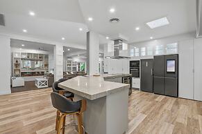 Spacious 7-bed Family Home in Chapel Hill
