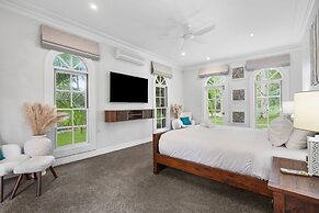 Spacious 7-bed Family Home in Chapel Hill