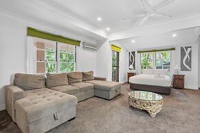 Spacious 7-bed Family Home in Chapel Hill