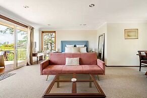 Spacious Family Home With Iconic Views