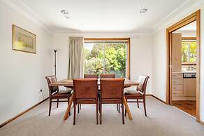 Spacious Family Home With Iconic Views