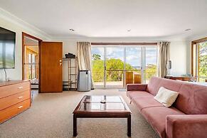 Spacious Family Home With Iconic Views