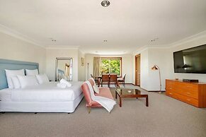 Spacious Family Home With Iconic Views