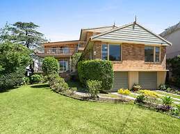 Spacious Family Home With Iconic Views