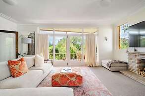 Spacious Family Home With Iconic Views