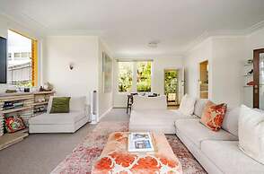 Spacious Family Home With Iconic Views