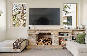 Spacious Family Home With Iconic Views