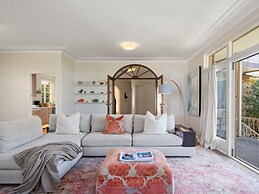 Spacious Family Home With Iconic Views