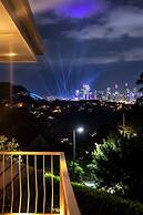 Spacious Family Home With Iconic Views