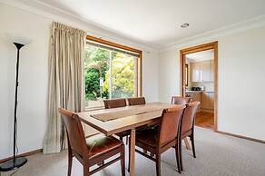Spacious Family Home With Iconic Views