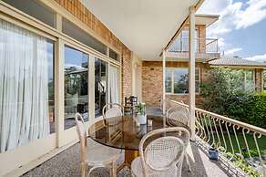 Spacious Family Home With Iconic Views