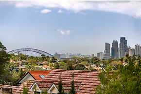 Spacious Family Home With Iconic Views