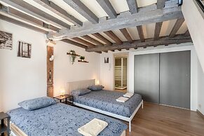 Temple Triplex Spacious Apartment